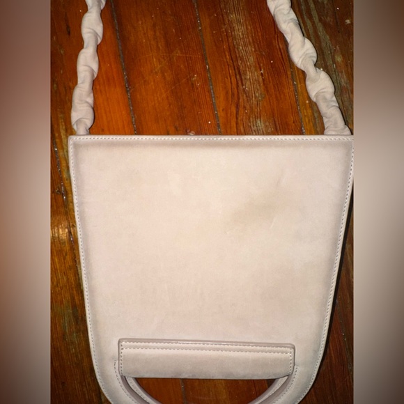 Jacquemus beige Le Papier 'Le Sac à L'Envers' bag. - Picture 6 of 8